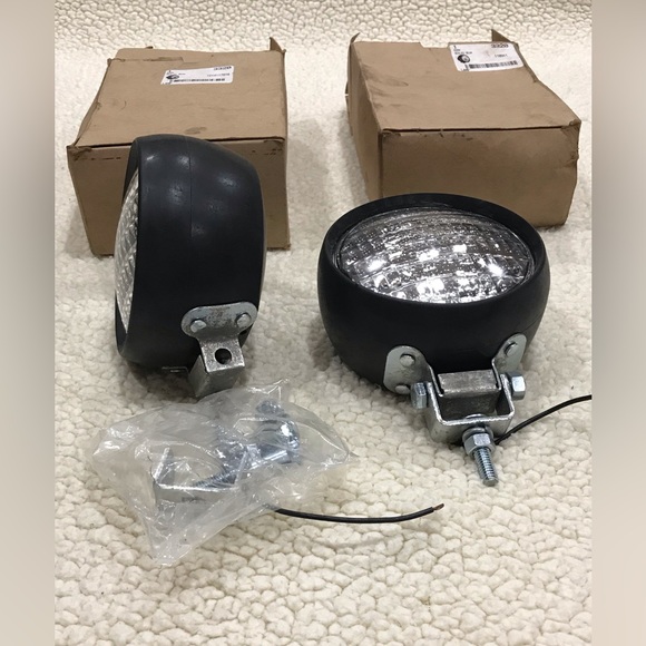 Peterson Mfg. Co Part#: 3320 Sealed Beam Light Lamp w/Bracket, 620W
New … - Picture 12 of 14